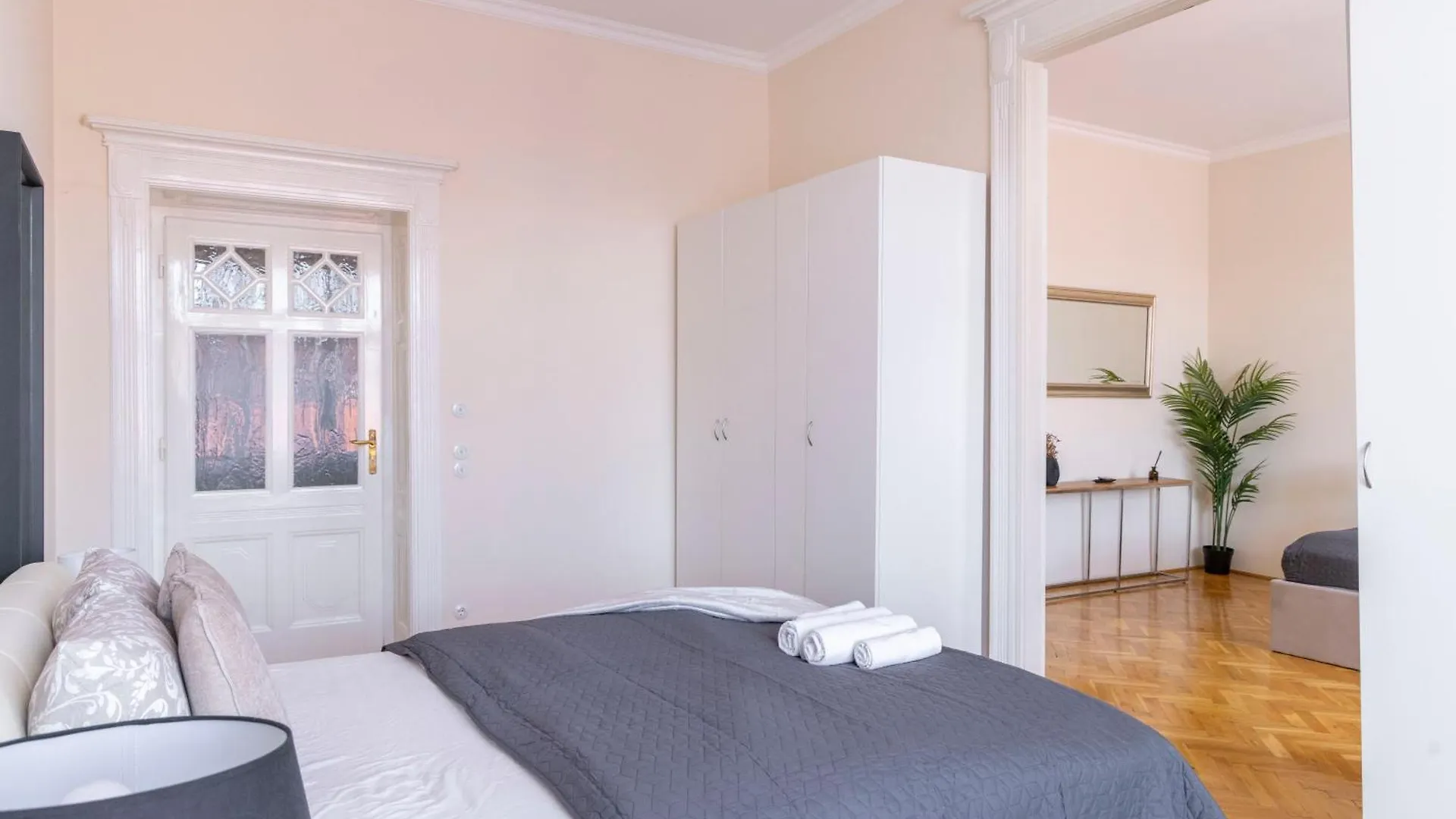 Exclusive & Cozy Central Suite W' Balcony بودابست شقة